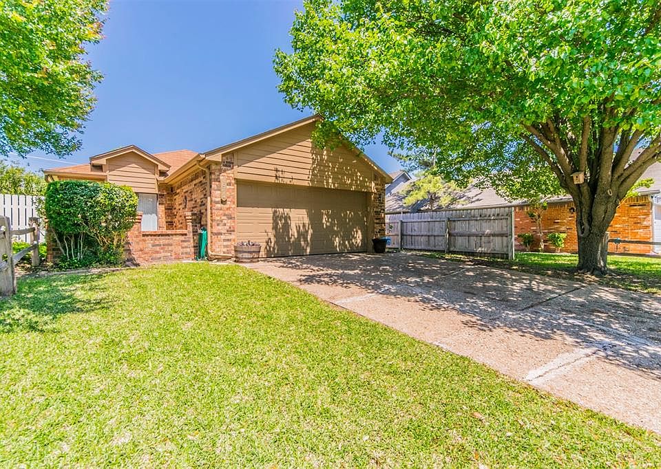 1st image of 10714 Tall Oak Dr