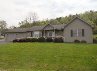 11 Book Dr, Mc Alisterville, PA 17049