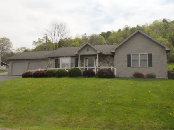 11 Book Dr, Mc Alisterville, PA 17049