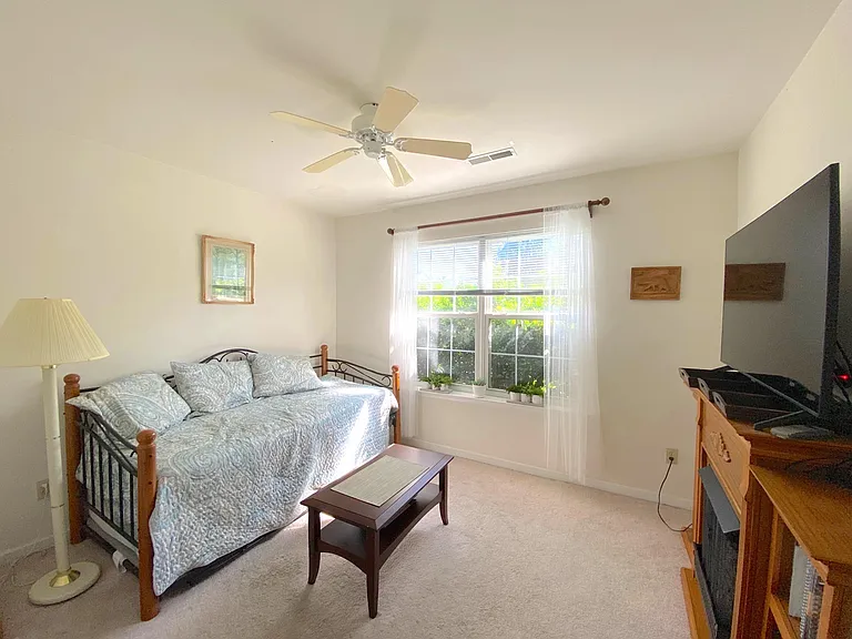 1547 Primrose Ln — Photo 10