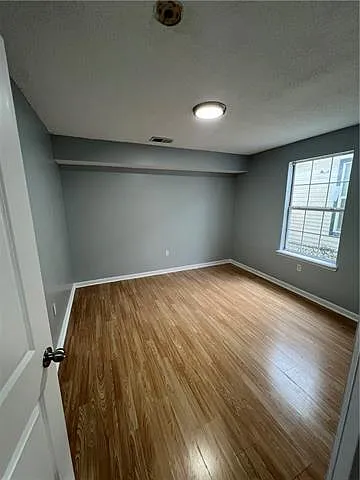 3 bed, 2.0 bath, 1085 sqft, $1,650 — Photo 4