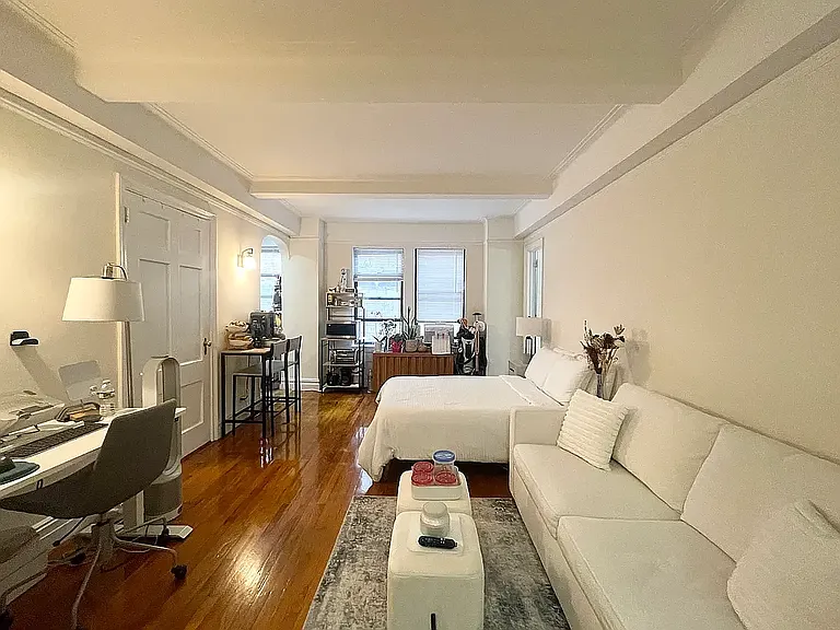 121 E 31st St #2F — Photo 1