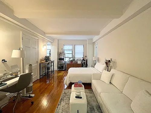 121 E 31st St #2F Photo 1