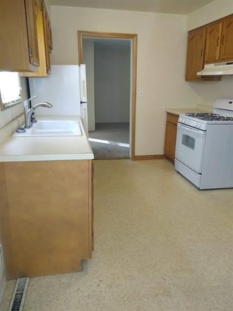 Large 2 bedroom/ 2 bathroom house — Photo 2