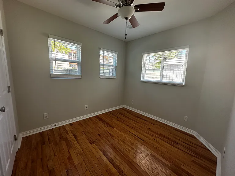 829 E Calaveras St — Photo 11