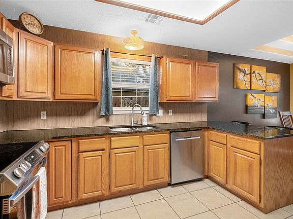 4th image of 2256 Cottonwood Ave