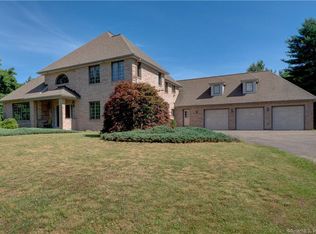 95 Clover Ln, Manchester, CT 06040