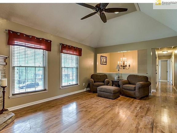 5th image of 6610 NW Melody Ln E