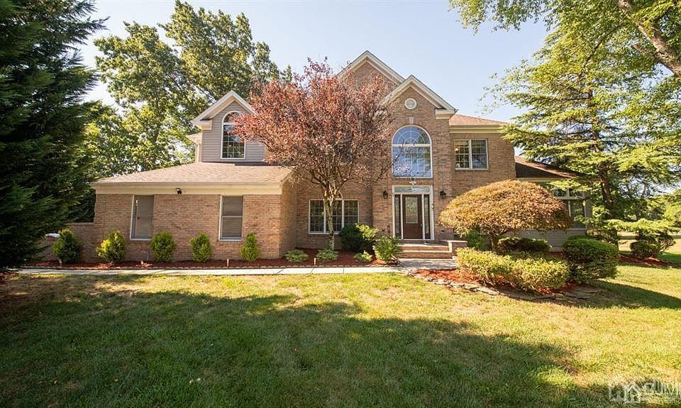 1st image of 16 Ireland Brook Dr