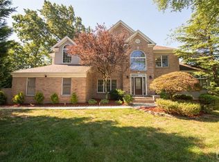 16 Ireland Brook Dr, North Brunswick, NJ 08902