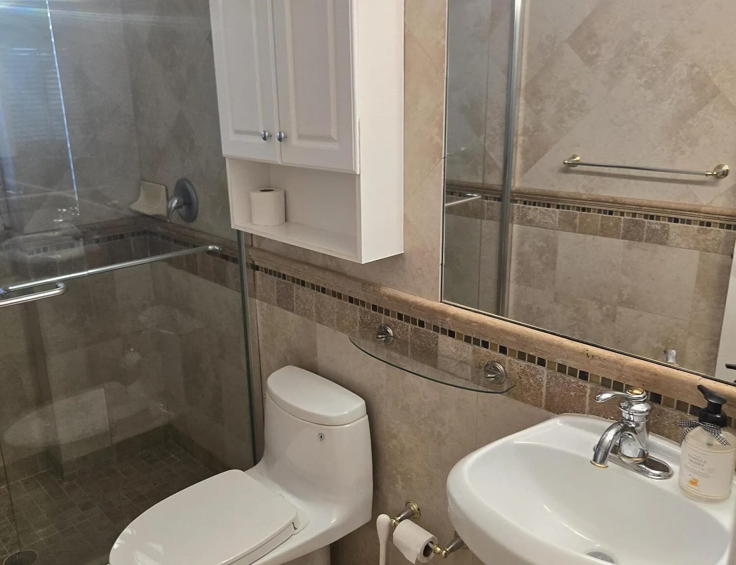 2 bed, 1.0 bath, 1000 sqft, $2,100 — Photo 1