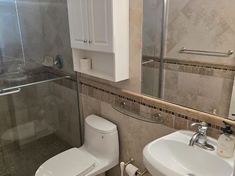 108 Commercial Blvd — Photo 2