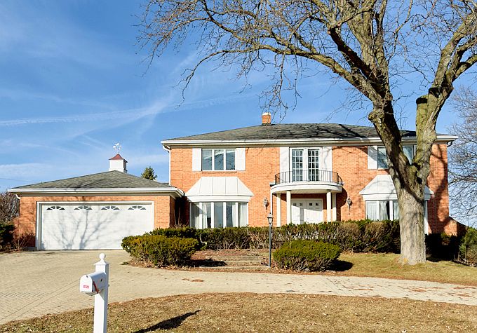 1st image of 19W084 Chateaux Ave N