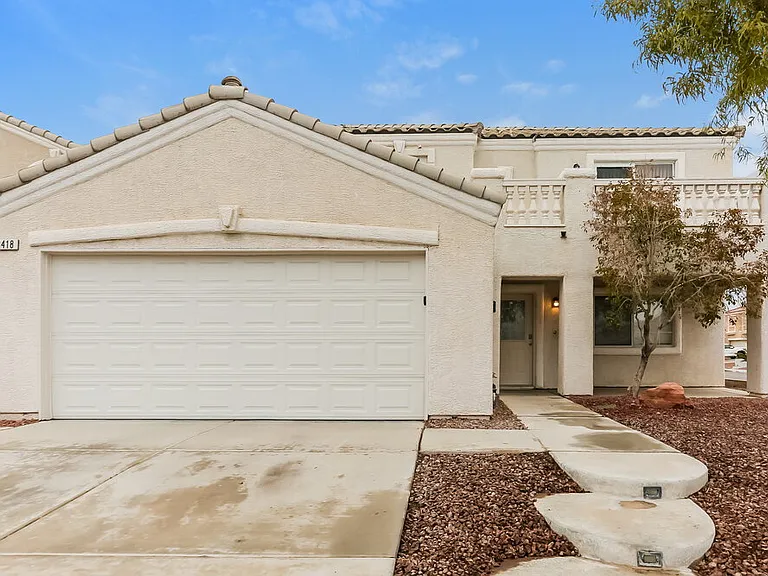 2418 Island Paradise Ave — Photo 1