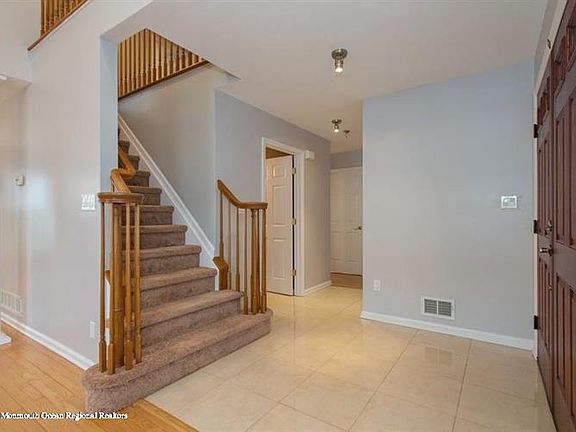 3rd image of 313 Maine St