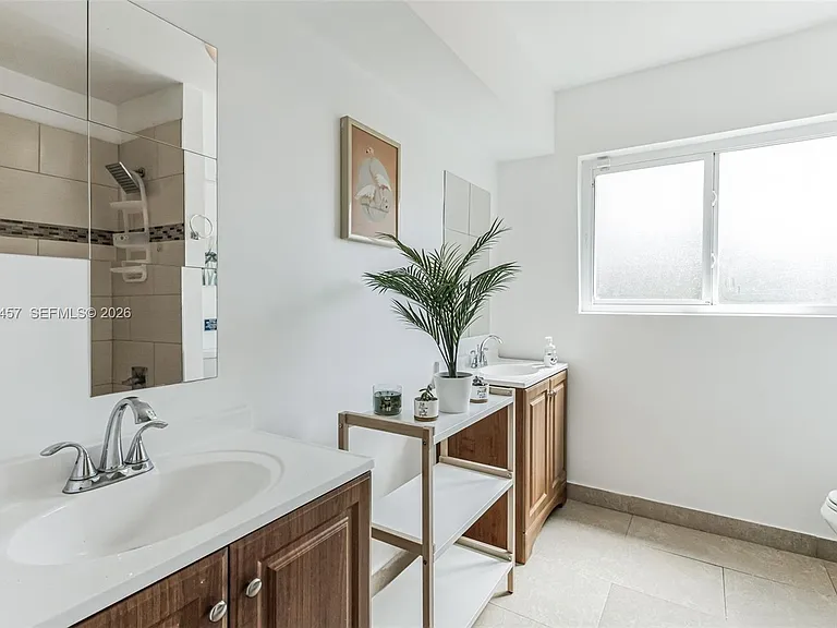 633 N Crescent Dr — Photo 37