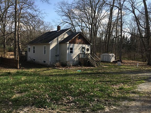 2nd image of 15 Bennett Ln