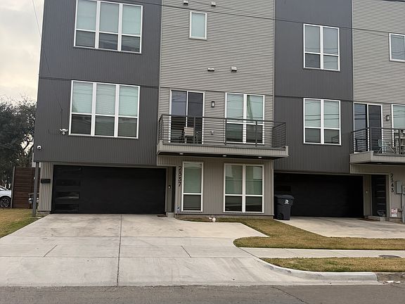 3rd image of 2337 N Carroll Ave