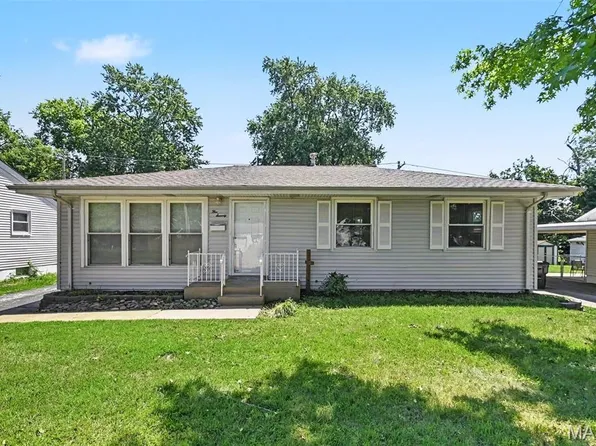 570 Saint Christina Ln, Florissant, MO 63031