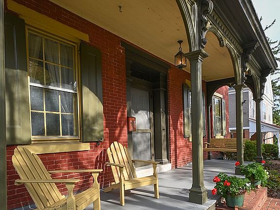 Front Porch w/Swing