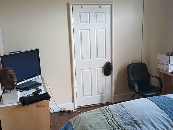 2nd image of 5 Saint Pauls Pl APT 4