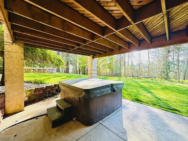 6 bed, 3.5 bath, 3800 sqft, $3,900 — Photo 3