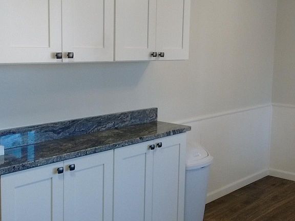 Large eat-in Kitchen