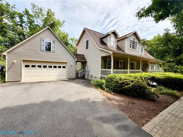 646 Twin Harbor Rd, Reedville, VA 22539