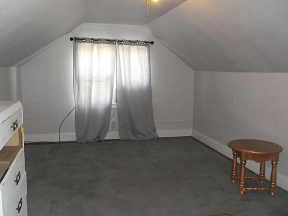 3rd image of 658 James St #1