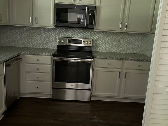 Kitchen - Entry View