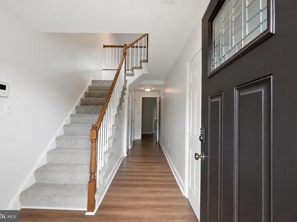 18 Victoria Sq, Frederick, MD 21702