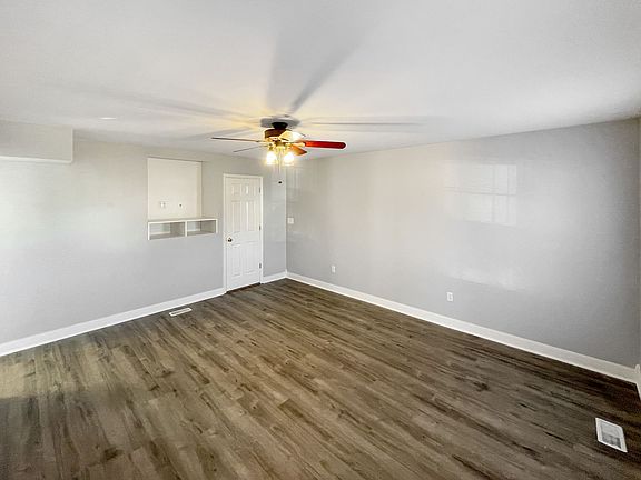 4th image of 7939 Trumpetvine Ln