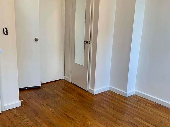 4th image of 320 E 34th St #6CC