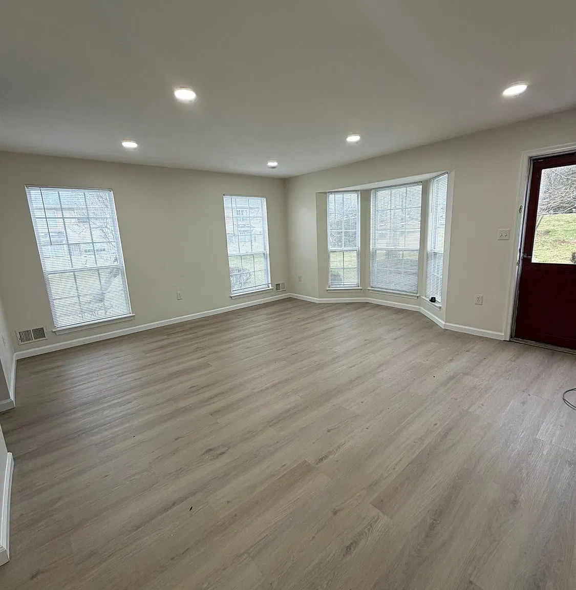 3 bed, 2.0 bath, 1489 sqft, $2,900 — Photo 3