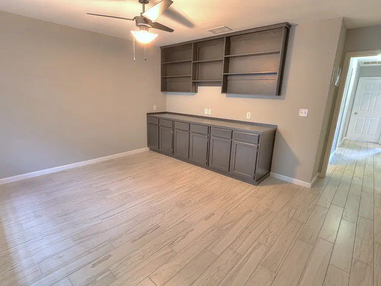 7714 Odessa Dr — Photo 33
