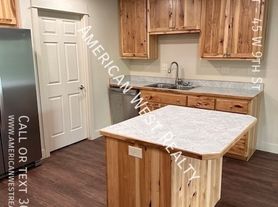 45 W 9th St, Lovell, WY