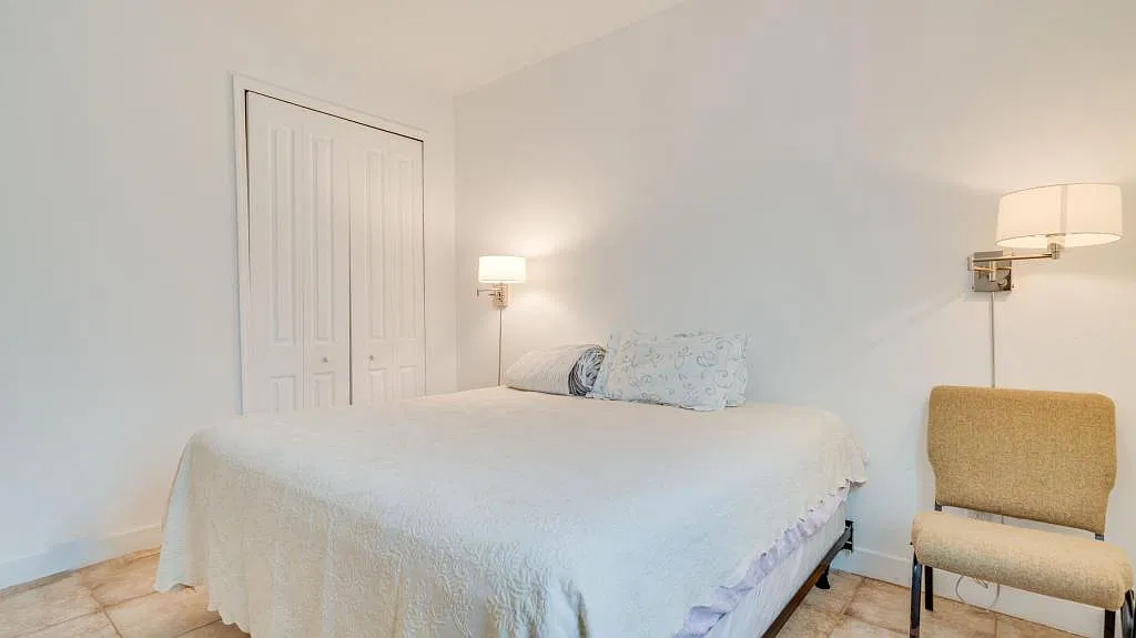 2411 Ben St — Photo 4