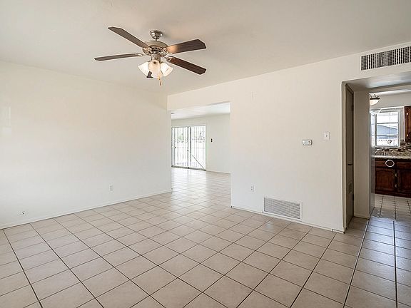 3rd image of 3808 W Fleetwood Ln
