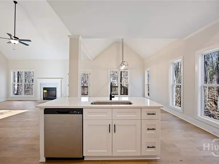360 Ansley Dr — Photo 17