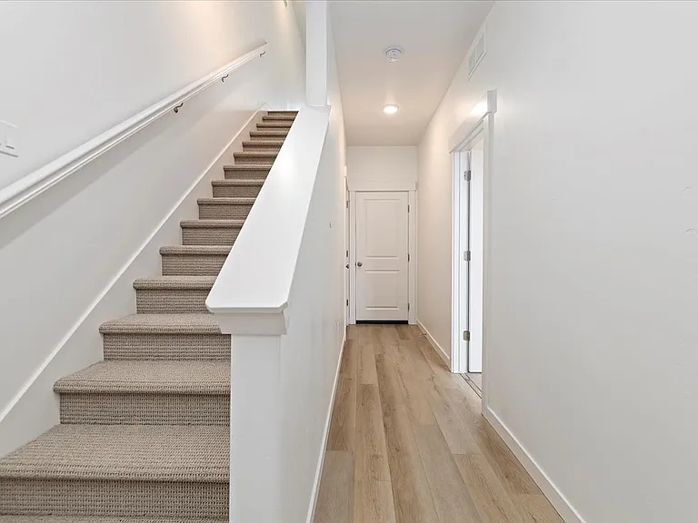 1624 N Mumbarto Ln — Photo 3