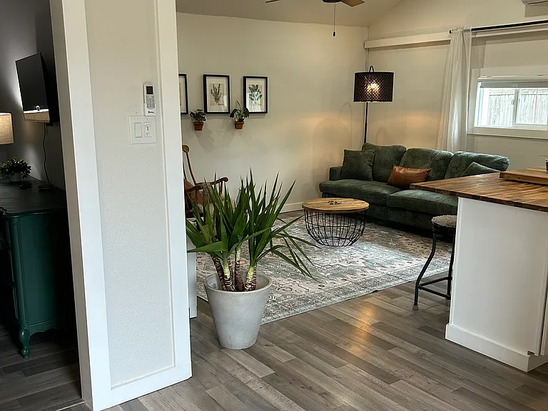 Entry look into unit, live plants all water plants for easy care.