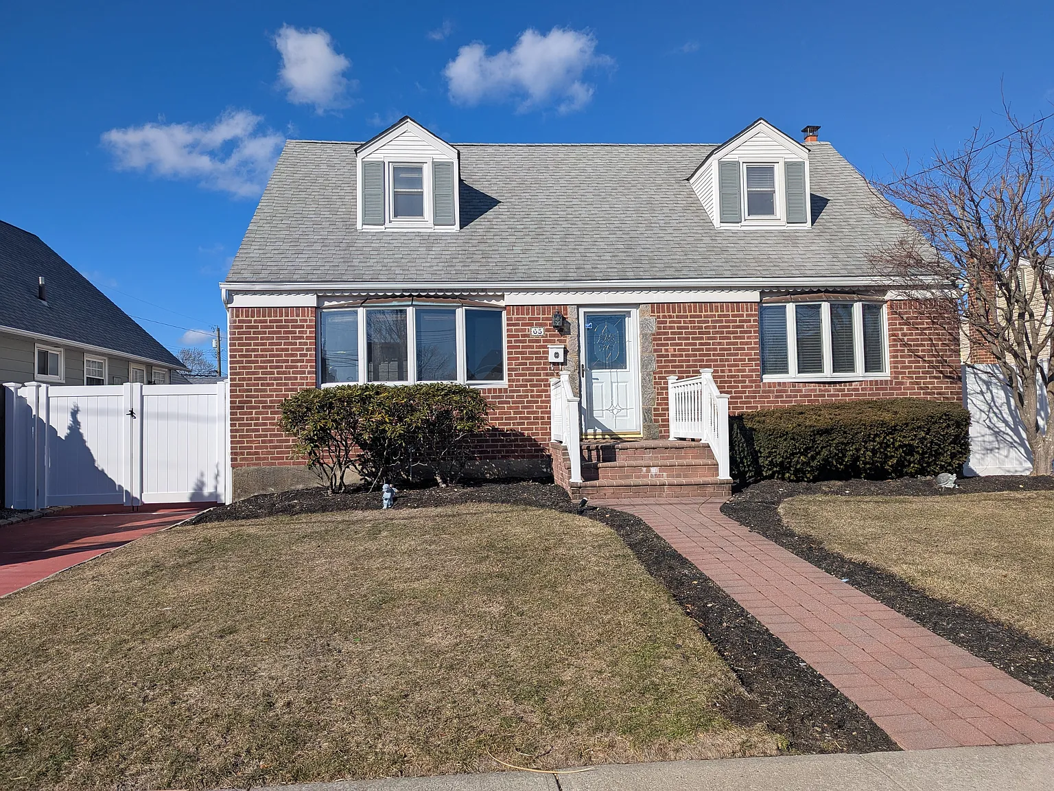 4 bed, 1600 sqft, $4,600 — Photo 1