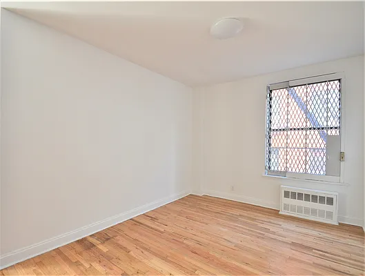 Rented by CITY SKYLINE REALTY INC | media 35