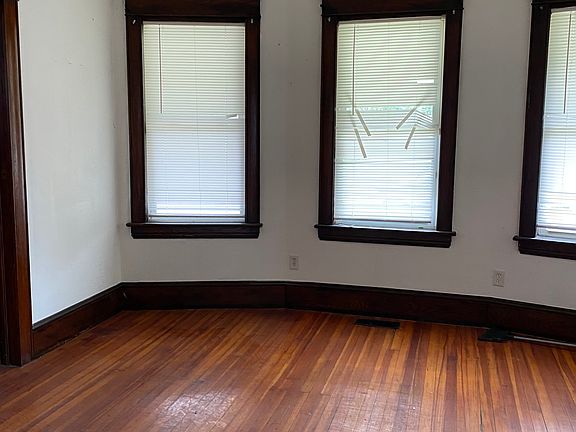 5th image of 132 Cherry St