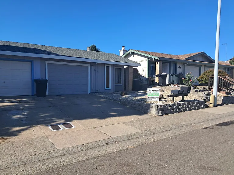 502 Hyacinth Ct #B — Photo 1