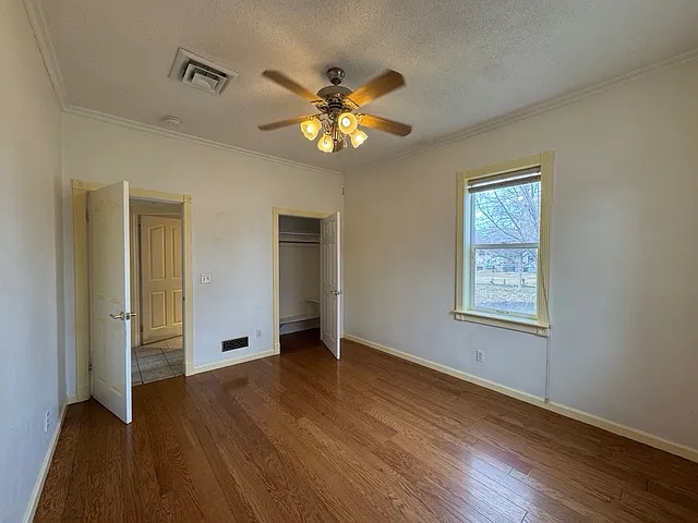 129 S Maple St — Photo 19