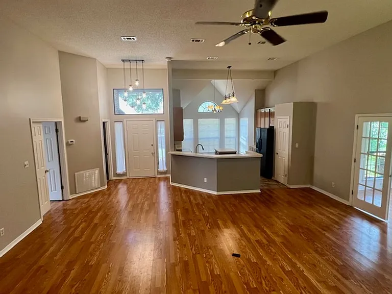 1236 Whitewood Way — Photo 2