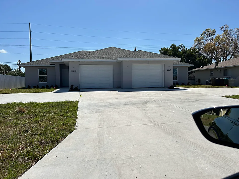 3321 SW Santa Barbara Pl