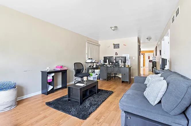 3 bed, 3120 sqft, $2,500 — Photo 2