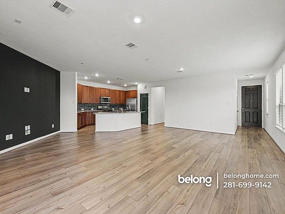 3rd image of 25403 Benroe St